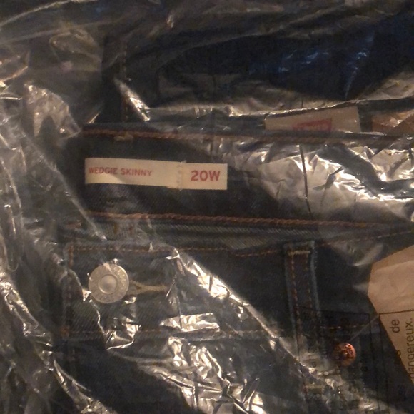 NWT- 314 Levis PLUS  SHAPING PLUS JEANS - Picture 12 of 15